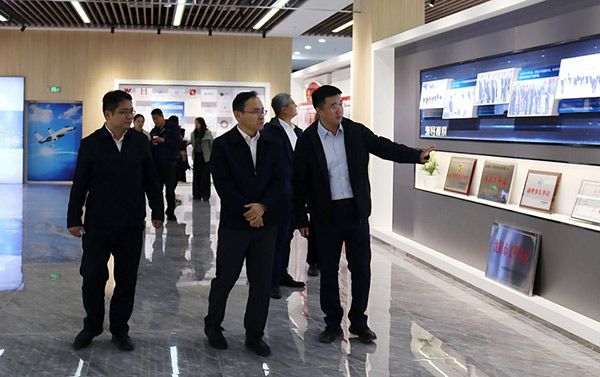 中国钢研党委副书记、总经理高宏斌一行 到航产集团调研